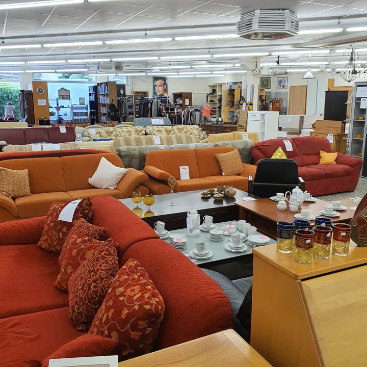 Sozialkaufhaus Reinfeld - Couchtische und Sofas 