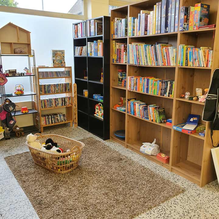 Sozialkaufhaus Reinfeld - Bücherregal