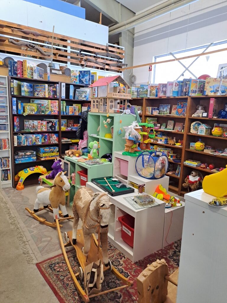 Sozialkaufhaus Ahrensburg - Blick in die Spielzeug-Ecke